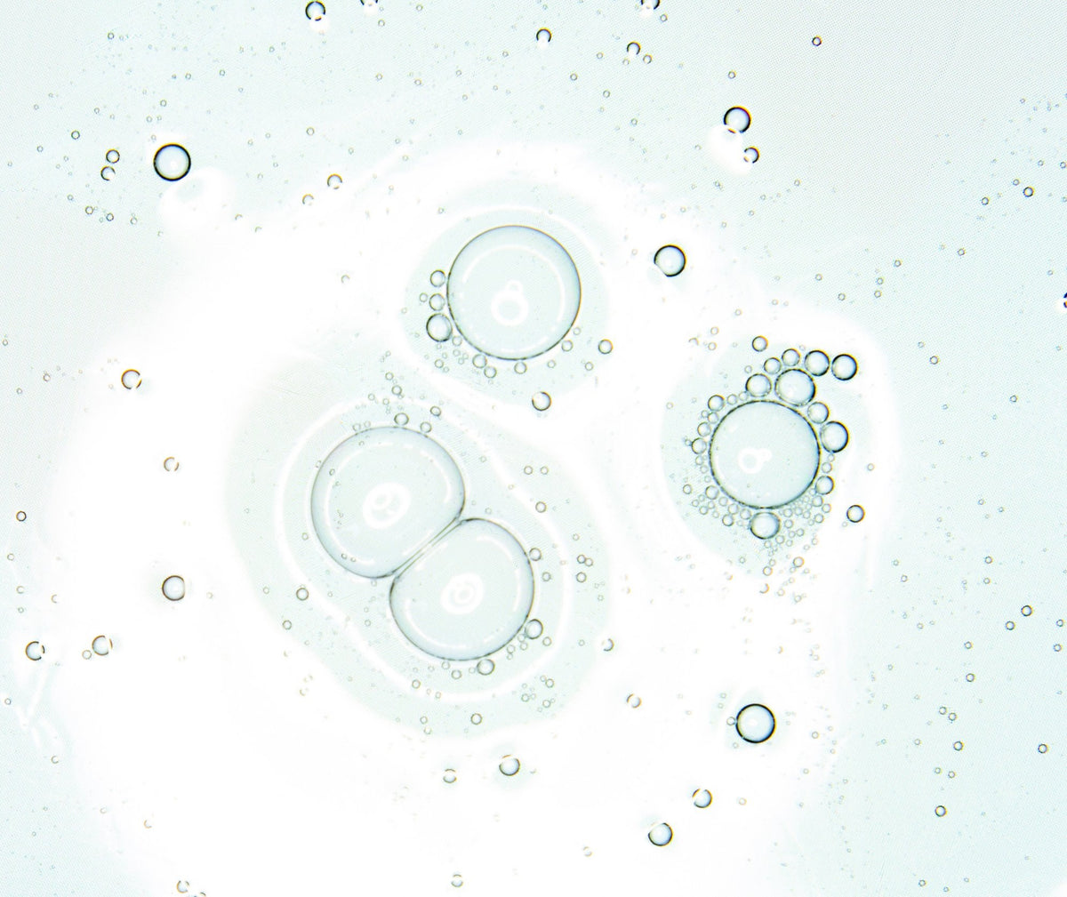 Bioderma Photoderm Brume Invisible SPF30 150ml sunscreen mist texture